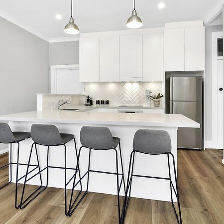 Stylish, Sunny & Spacious 2 Bedroom Apartment, Mosman Sydney Bagian luar foto